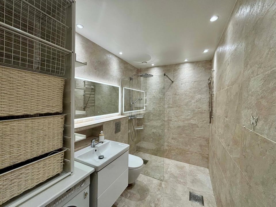 Shower, Toilet, Bathroom, towels