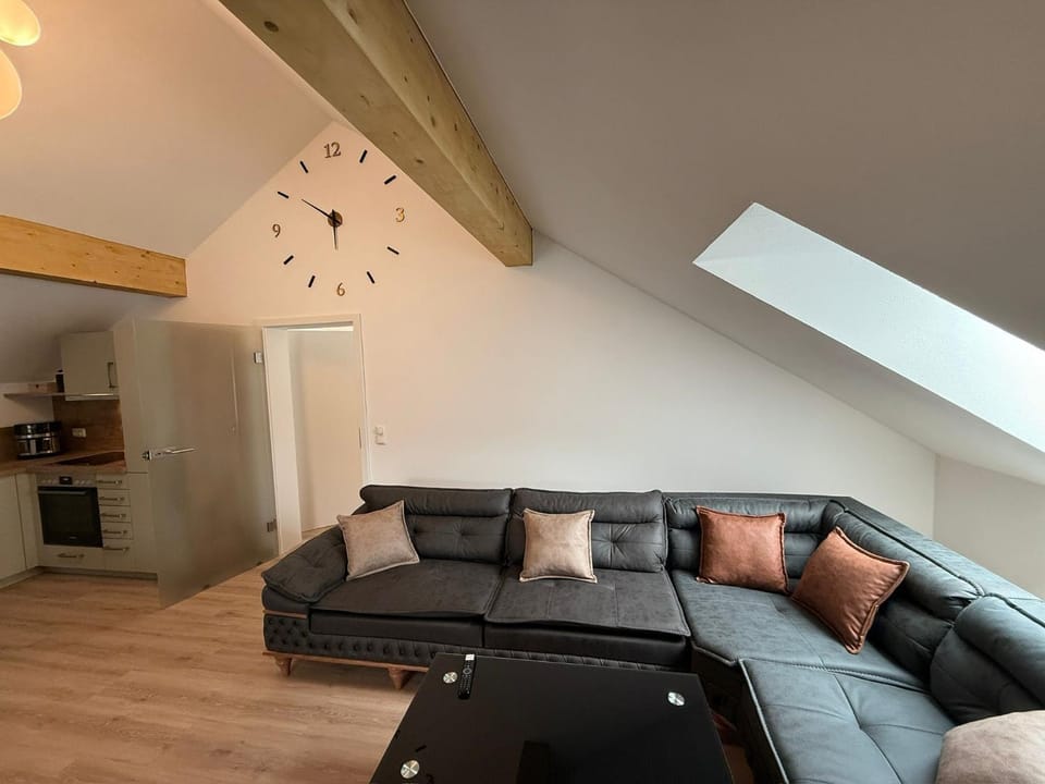 Kitchen or kitchenette, Seating area