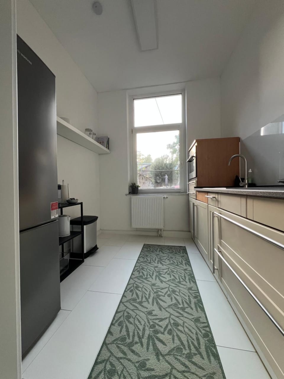 Kitchen or kitchenette, oven