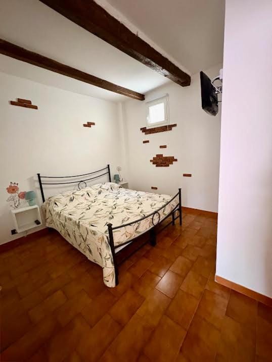 Bed, Photo of the whole room, Bedroom, air conditioner