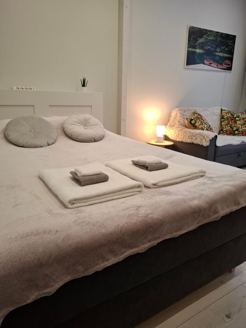 Bed, Bedroom, furniture, furniture, towels, towels