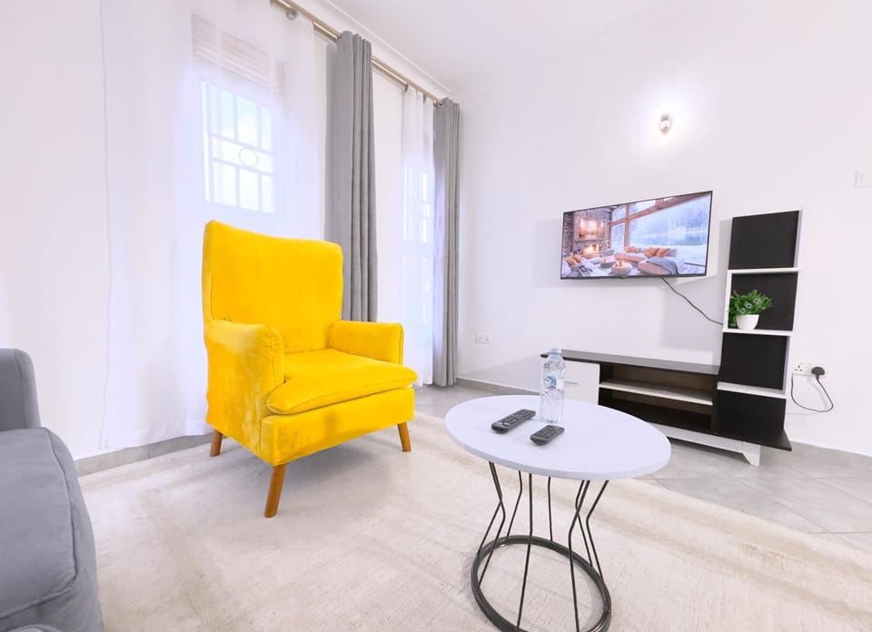 Communal lounge/ TV room, TV and multimedia, Living room, Seating area, Evening entertainment
