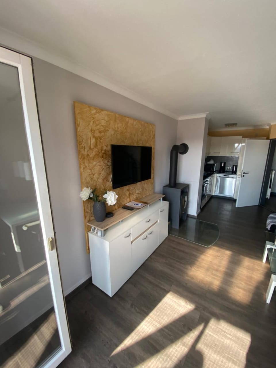 TV and multimedia, Kitchen or kitchenette, Living room, oven