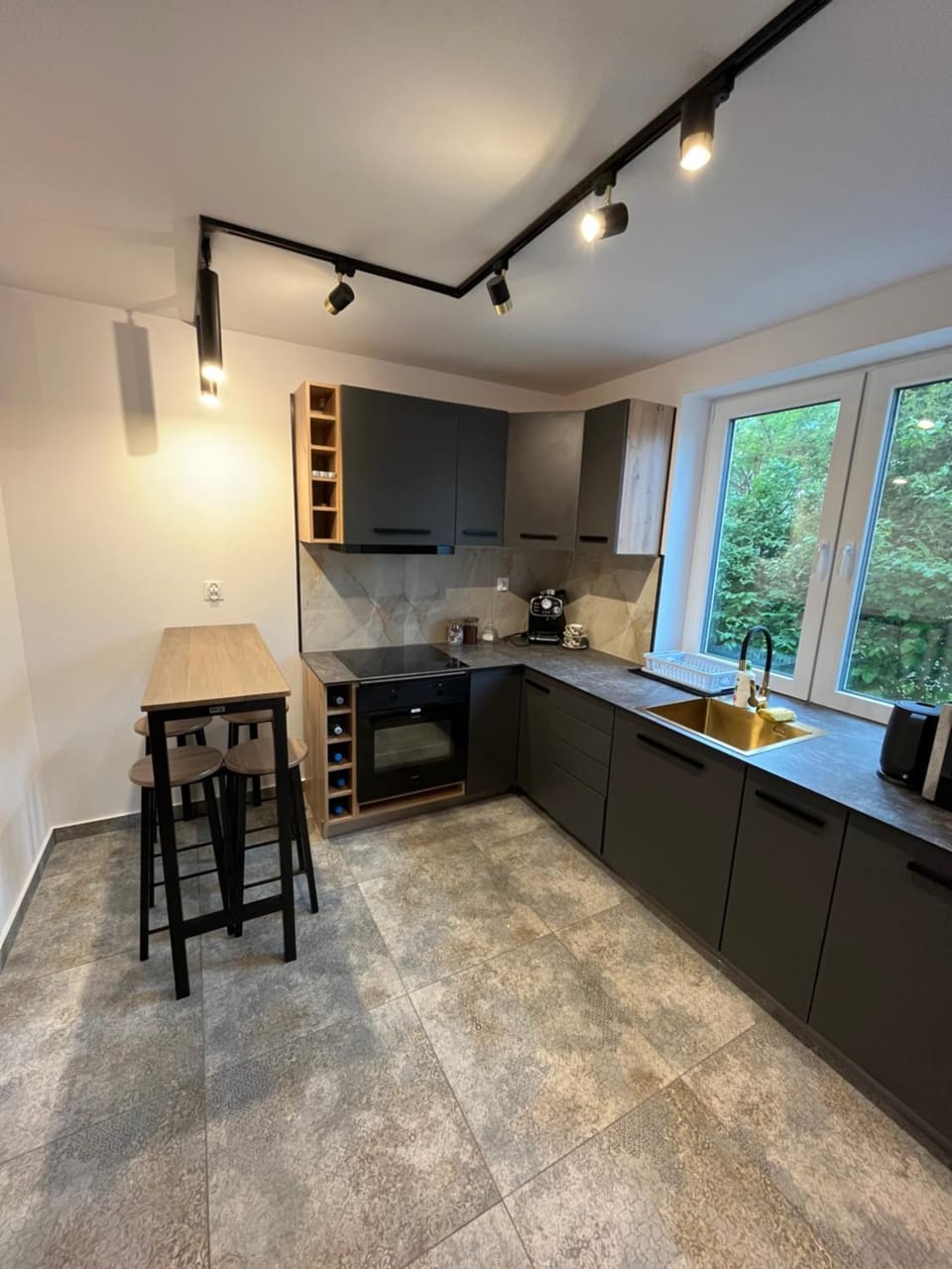 Kitchen or kitchenette, Dining area, stove