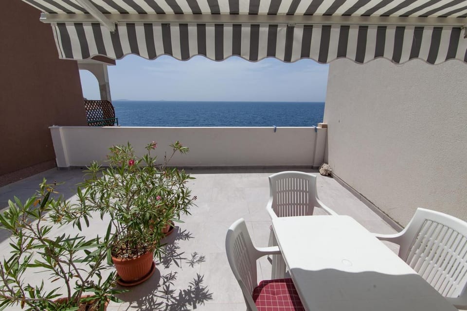 View (from property/room), Seating area, Sea view