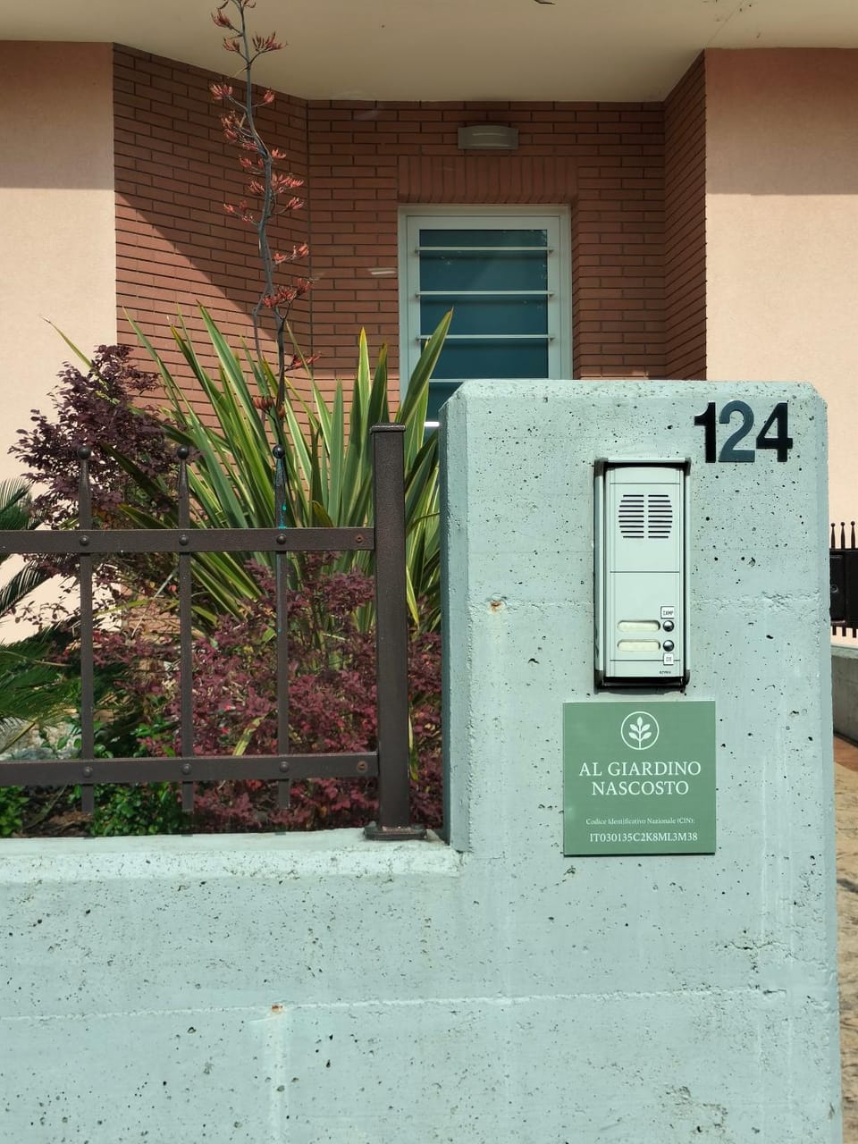 Property building, Facade/entrance