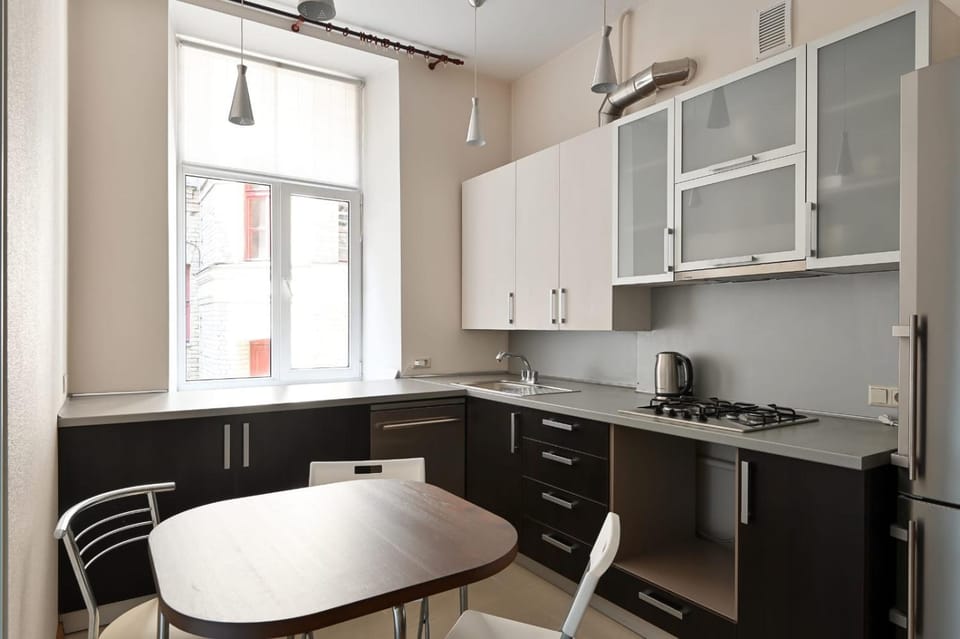 Kitchen or kitchenette, Dining area, dishwasher, microwave, stove