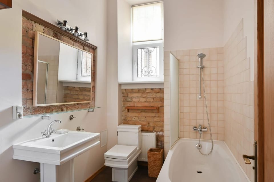 Shower, Toilet, Bathroom, Bath