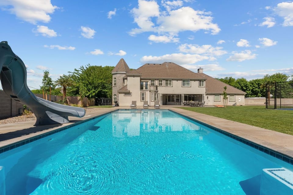 The Country House home House in Hurricane