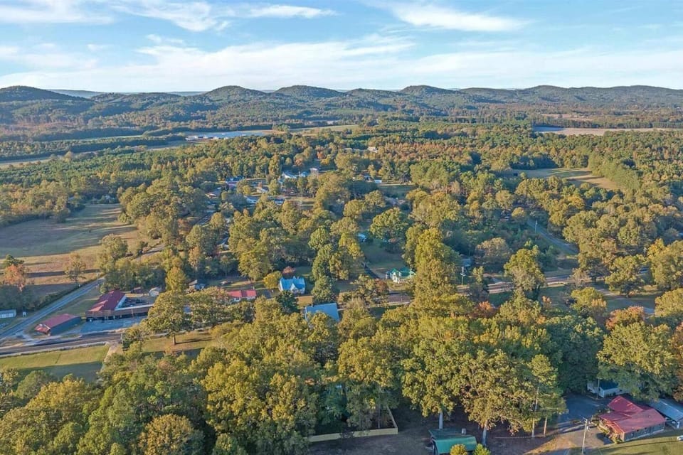 Family A-Frame, HotTub, FirePit, ClimbingWall, EVCharger, & More House in Weiss Lake