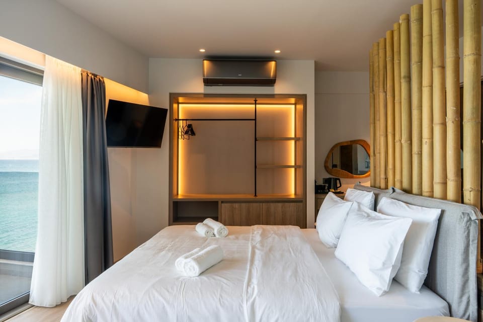 Bed, Photo of the whole room, Bedroom, towels, wardrobe, air conditioner
