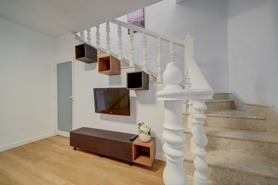 Charming Home with Jacuzzi in St Julians Apartment in Saint Julians