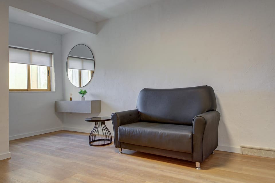 Charming Home with Jacuzzi in St Julians Apartment in Saint Julians