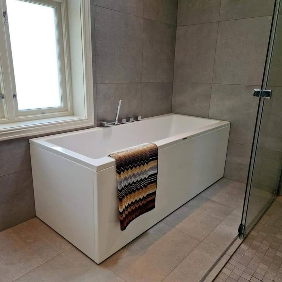 Bathroom, Bath