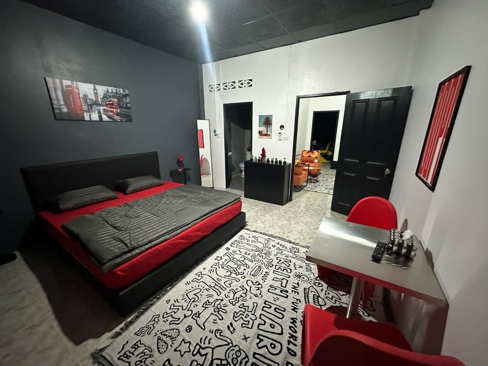 TV and multimedia, Photo of the whole room, Seating area, Bedroom