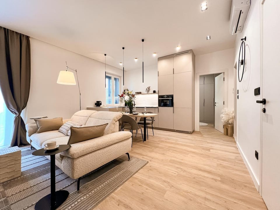 Kitchen or kitchenette, Living room, Seating area, Dining area