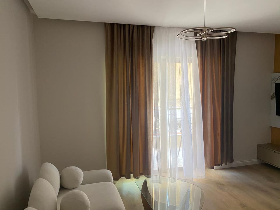 TV and multimedia, Living room, Seating area, air conditioner