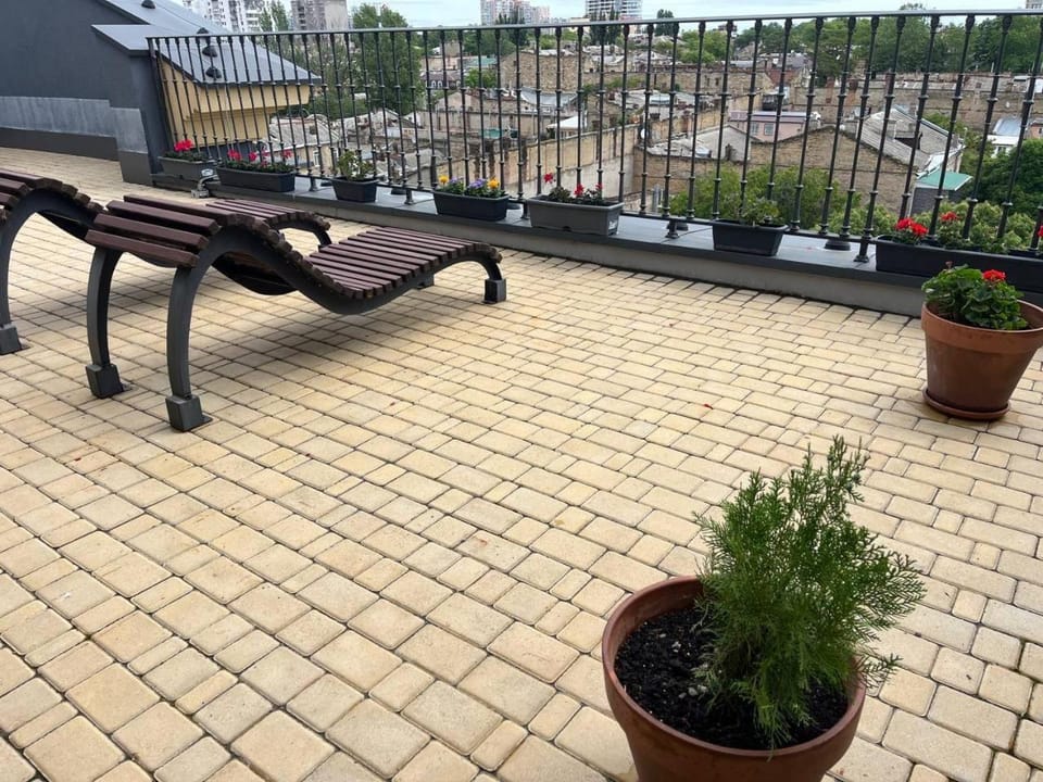 Одесса Malenkaja Italy s terrasoi na krushe Apartment in Odessa