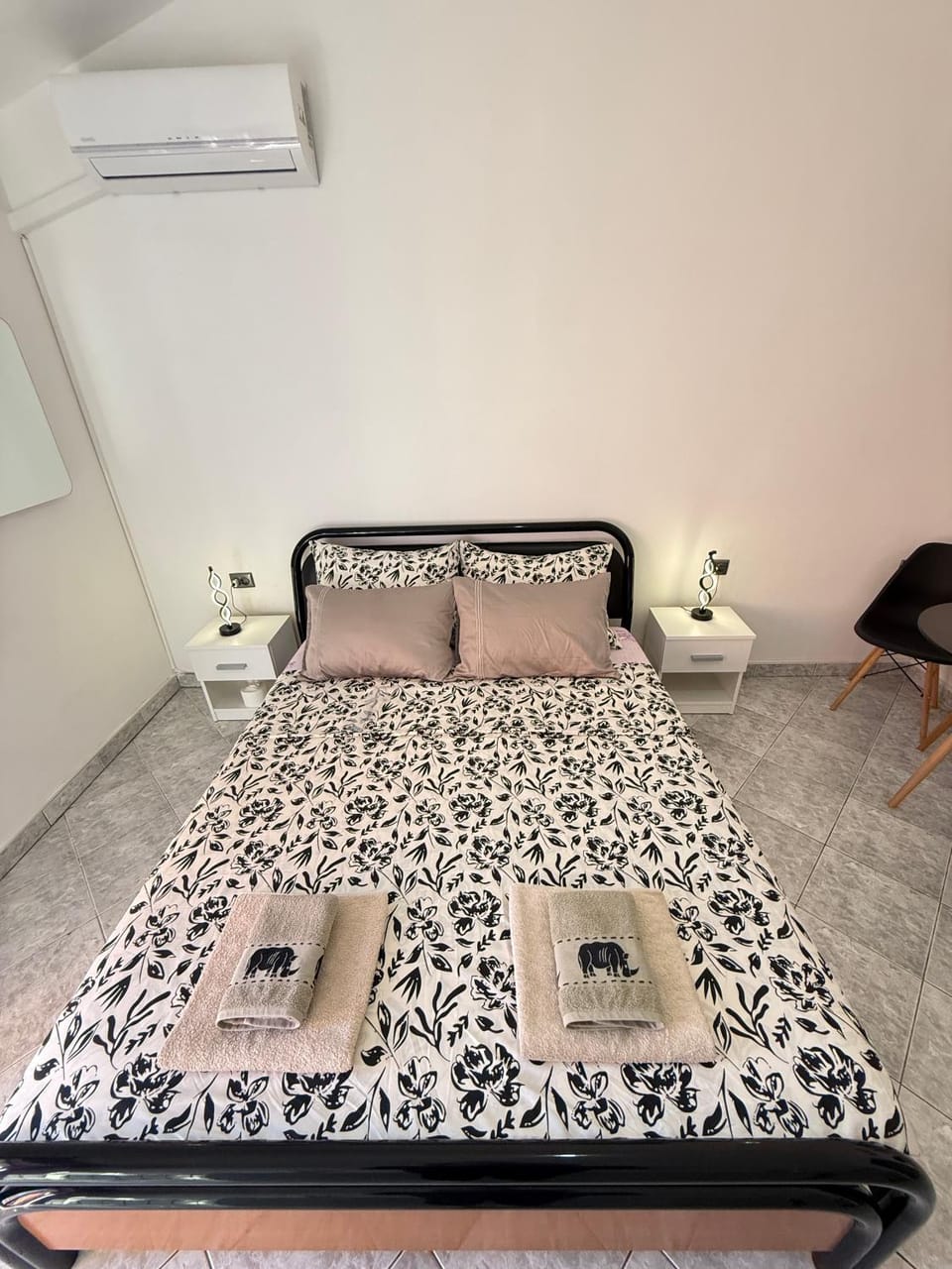 Bed, Bedroom, air conditioner