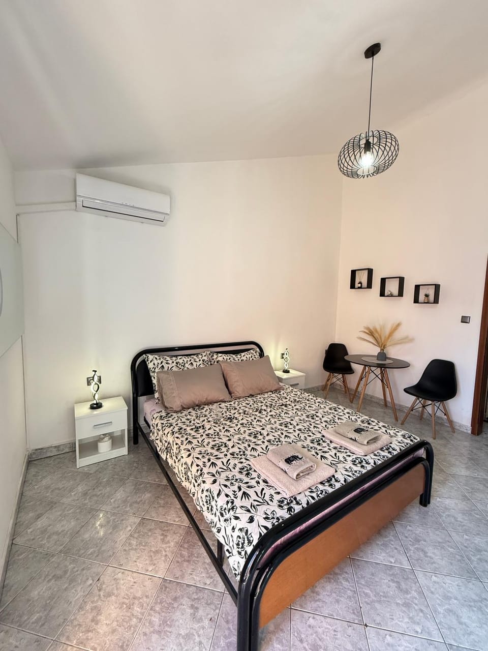 Bed, Bedroom, air conditioner