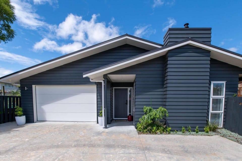 Inn McDowell - Modern 3 Bedroom in Springfield House in Rotorua