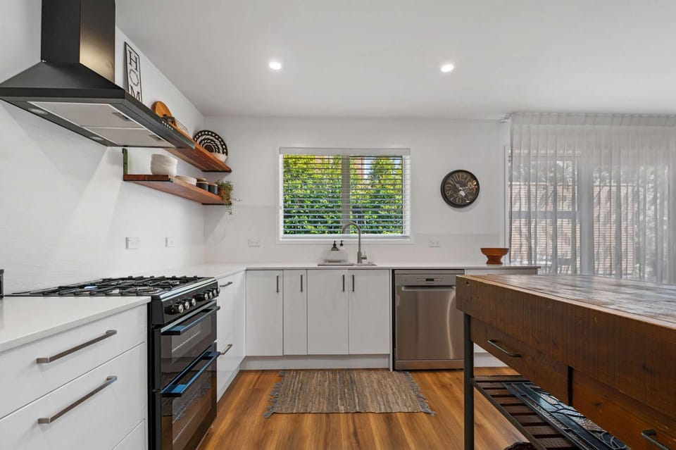 Inn McDowell - Modern 3 Bedroom in Springfield House in Rotorua
