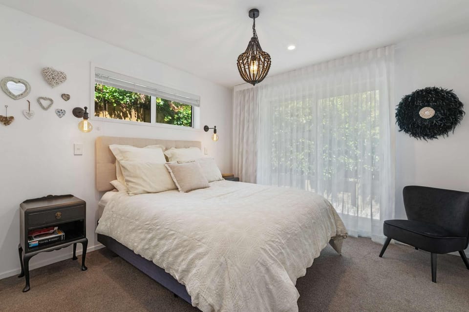 Inn McDowell - Modern 3 Bedroom in Springfield House in Rotorua