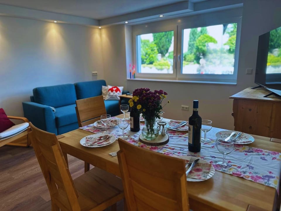 Living room, Seating area, Dining area