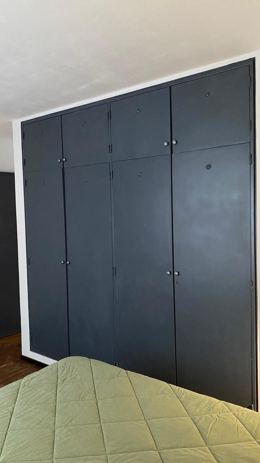 Photo of the whole room, Bedroom, wardrobe