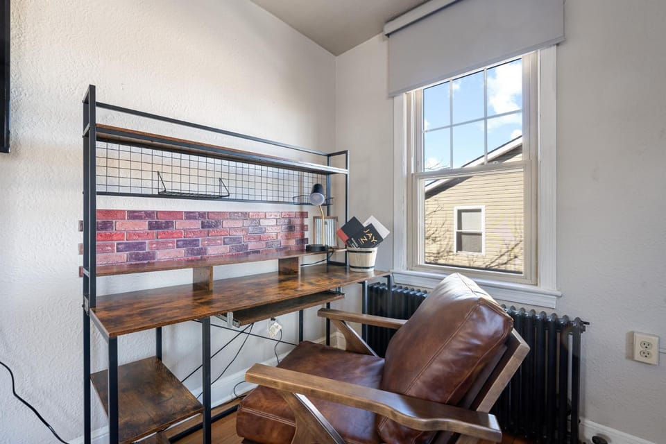 Spacious Capitol Hill Retreat with King bed and Iconic DC landmarks view from your suite Apartment in District of Columbia