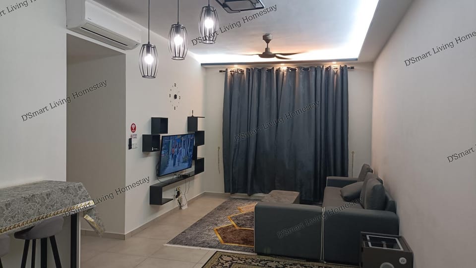 Communal lounge/ TV room, TV and multimedia, Living room, Seating area, air conditioner
