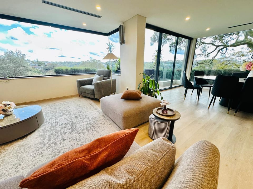 6BR Stunning Waterview & Private Pool House in Sydney