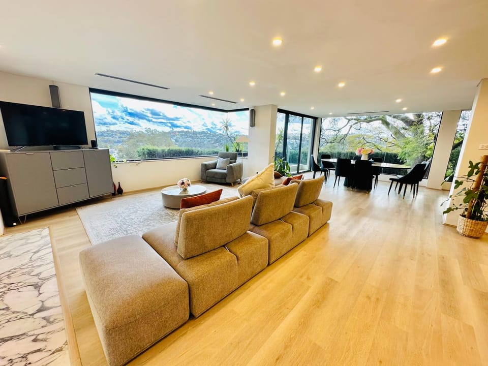 6BR Stunning Waterview & Private Pool House in Sydney