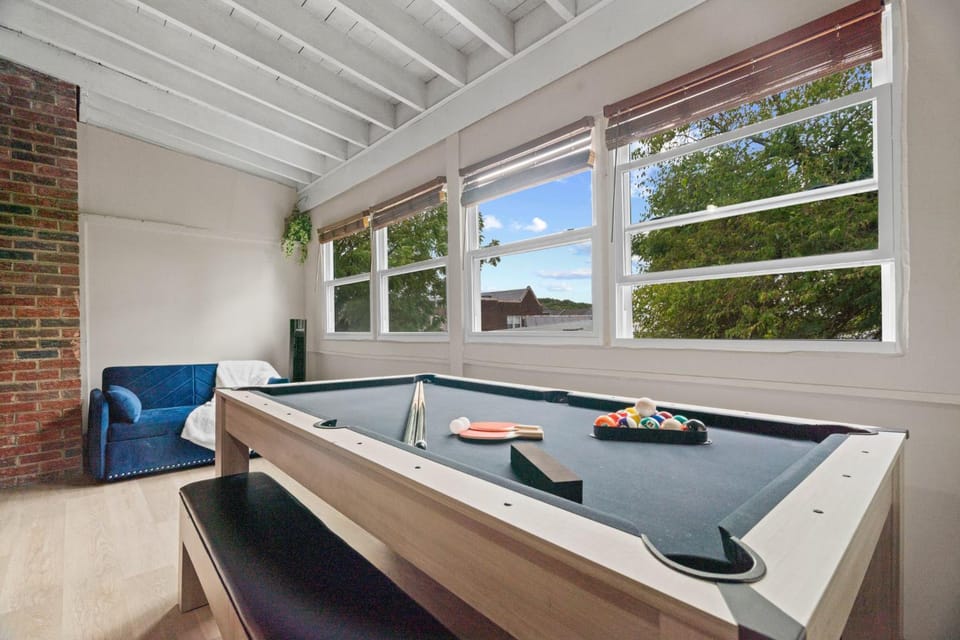 Stylish Capitol Hill retreat with meditation corner, private dining experience Apartment in District of Columbia