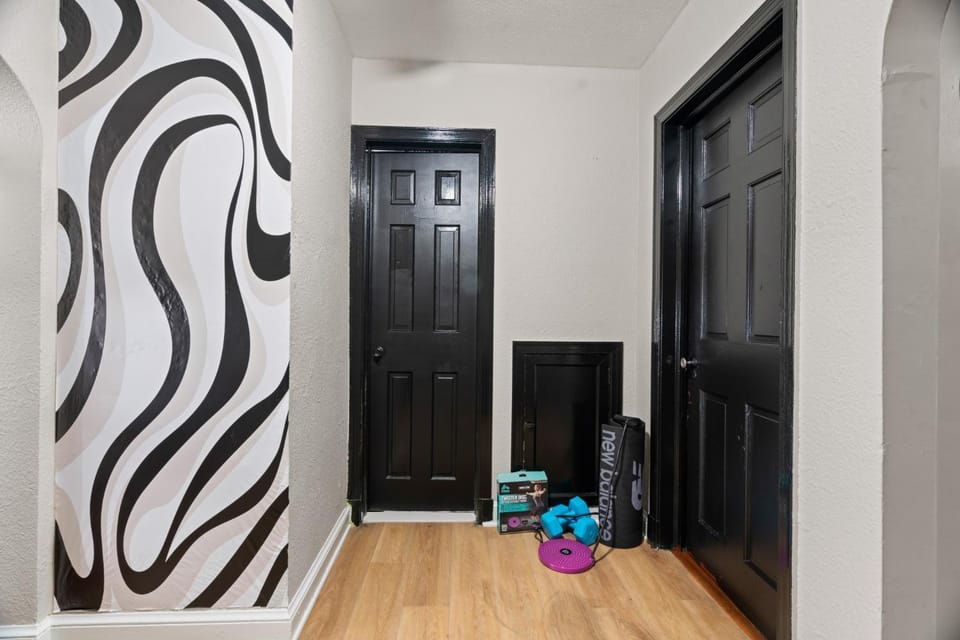 Stylish Capitol Hill retreat with meditation corner, private dining experience Apartment in District of Columbia