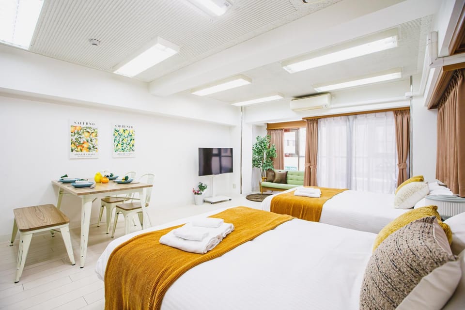 Bed, TV and multimedia, Living room, Bedroom, towels, air conditioner