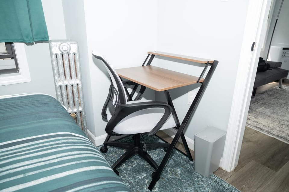 Emerald Room at Brighton Beach 2Min Walk to Ocean n Subway Chic Stay Vacation rental in Brighton Beach