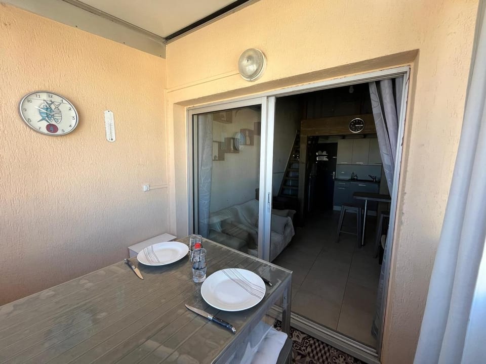 Sète: 2 pièces mezzanine à 300m de la plage avec parking sécurisé - FR-1-338-621 Apartment in Occitanie