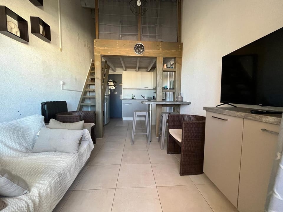 Sète: 2 pièces mezzanine à 300m de la plage avec parking sécurisé - FR-1-338-621 Apartment in Occitanie