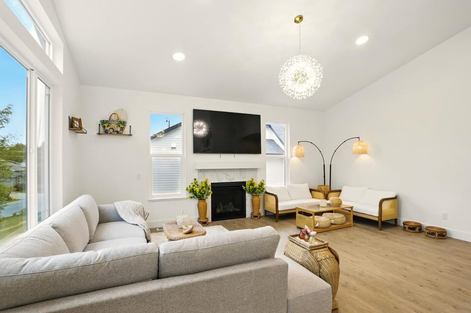 Communal lounge/ TV room, TV and multimedia, Seating area, Evening entertainment