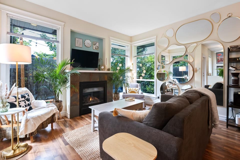 Bed, Living room