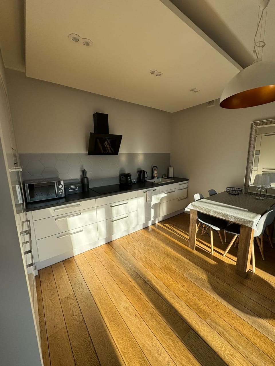 Kitchen or kitchenette, Dining area, stove