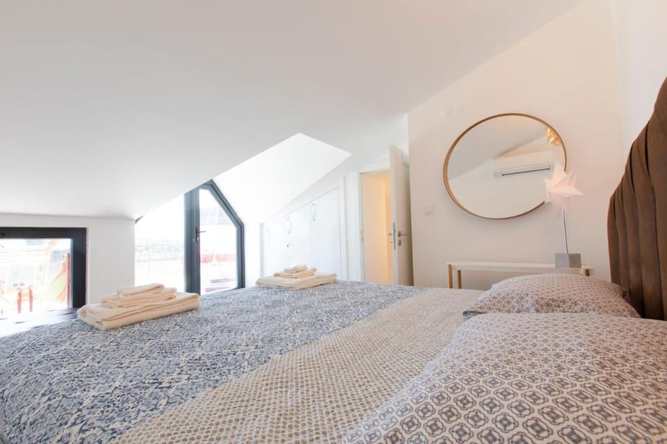Bed, Balcony/Terrace, Photo of the whole room, Bedroom