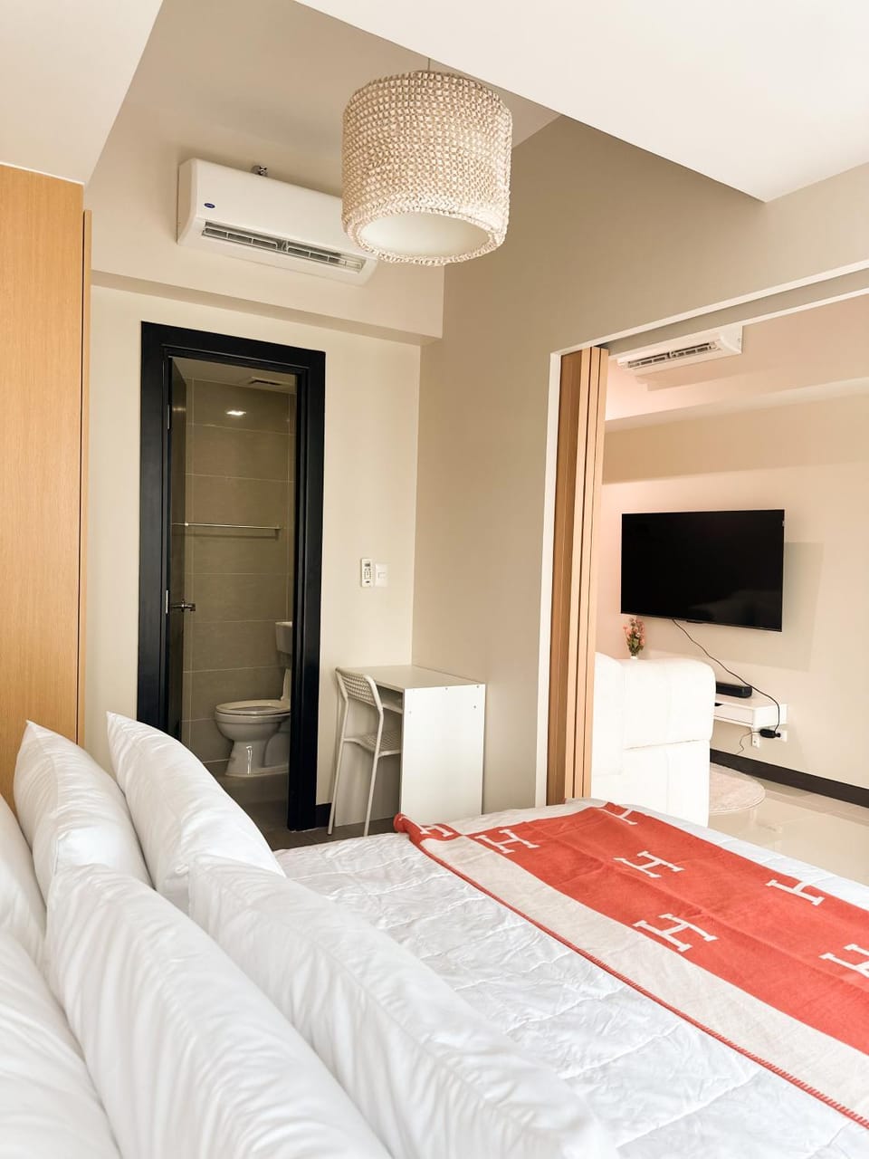 Uptown District Stay Apartment in Makati