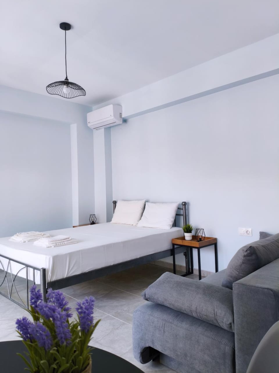 Bed, Living room, Photo of the whole room, Bedroom