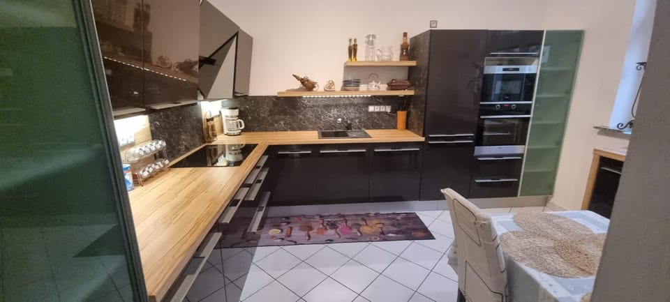 Kitchen or kitchenette, Dining area, dishwasher, stove