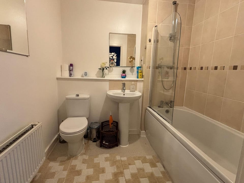 Cosy 1-Bedroom Apartment in Central Grays with Parking & Excellent Transport Links Apartment in Grays