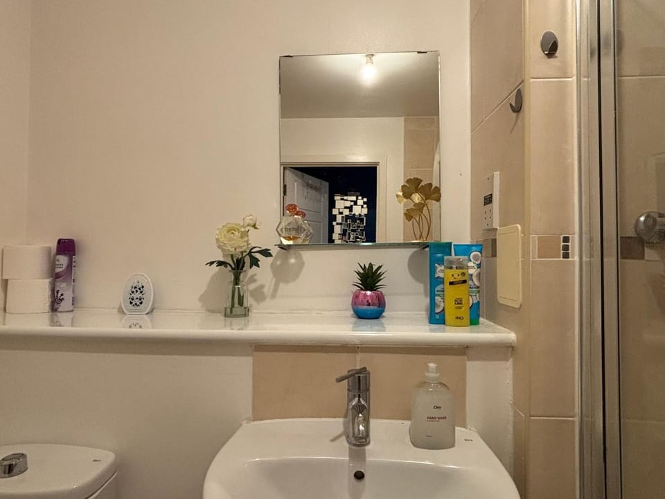 Cosy 1-Bedroom Apartment in Central Grays with Parking & Excellent Transport Links Apartment in Grays