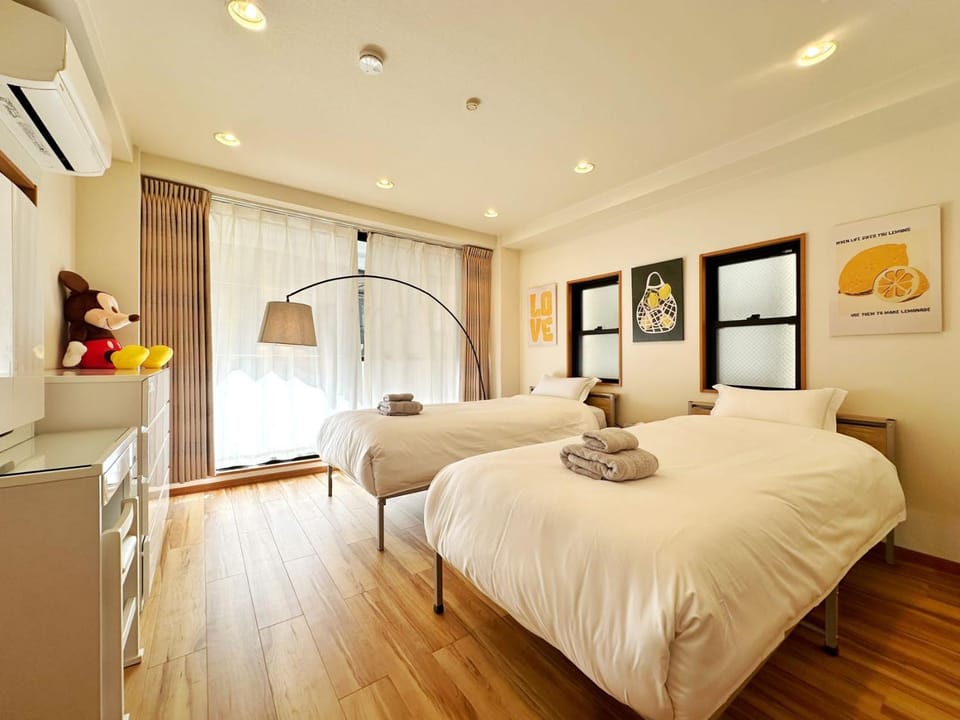 OMOYI-HOUSE Spacious 4BR Sleeps 8 in Shinjuku-Yoyogi Private 4 Floors with Big Balcony Near Gyoen Takashimaya Isetan Apartment in Shibuya