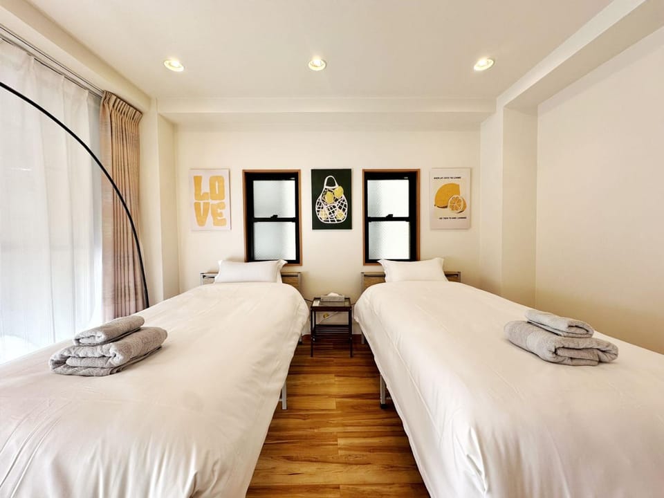 OMOYI-HOUSE Spacious 4BR Sleeps 8 in Shinjuku-Yoyogi Private 4 Floors with Big Balcony Near Gyoen Takashimaya Isetan Apartment in Shibuya